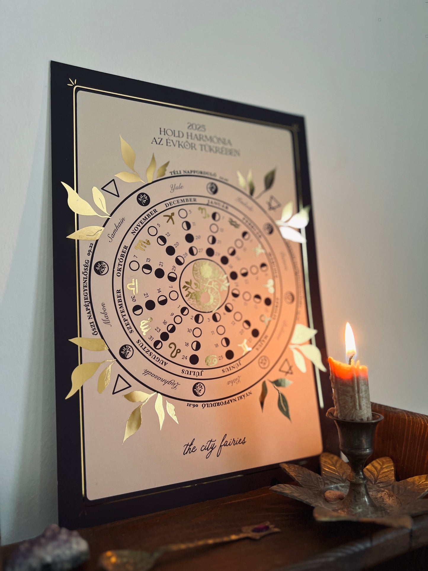2025 Hold Harmónia naptár print, arany prégeléssel