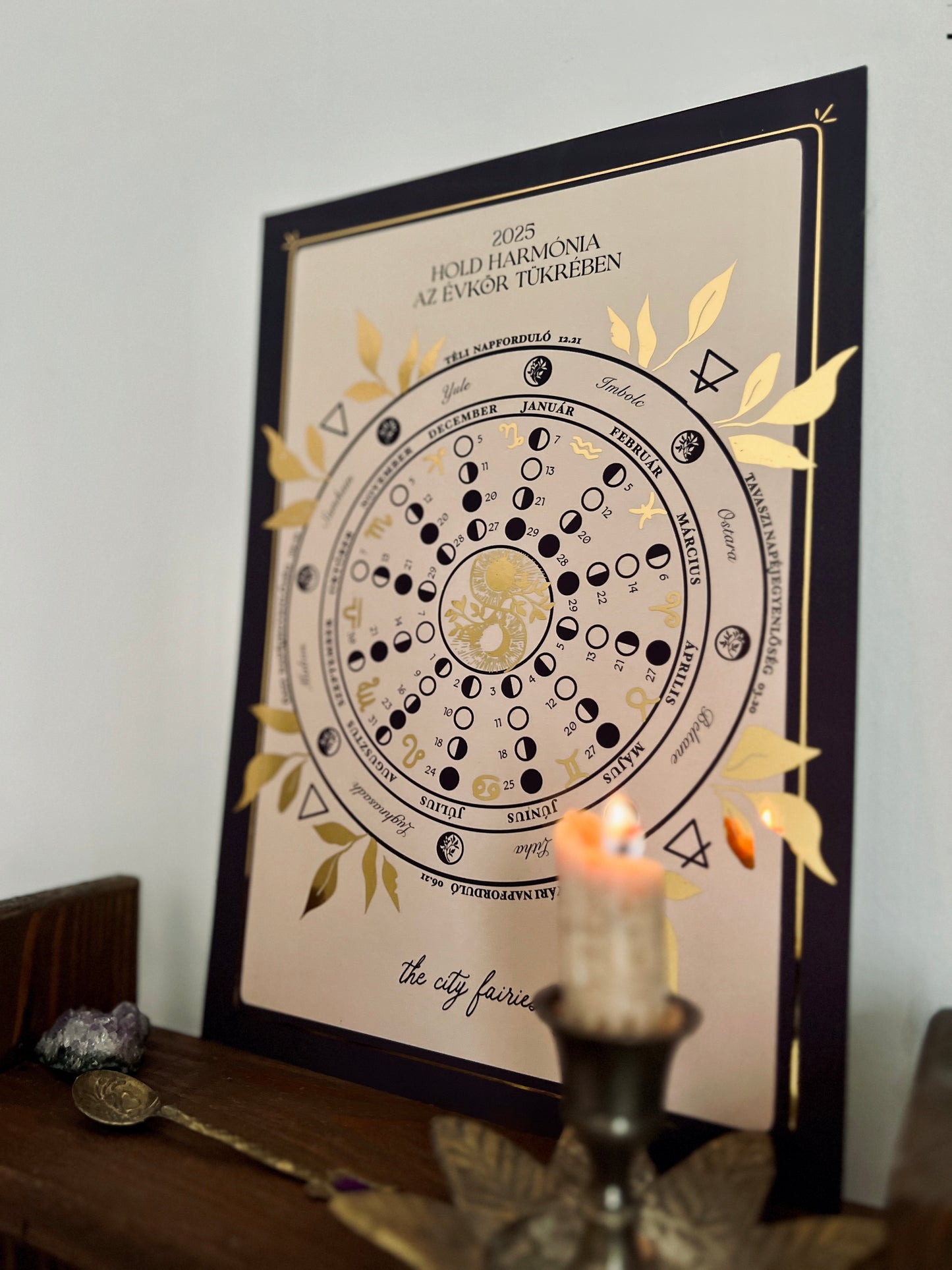 2025 Hold Harmónia naptár print, arany prégeléssel
